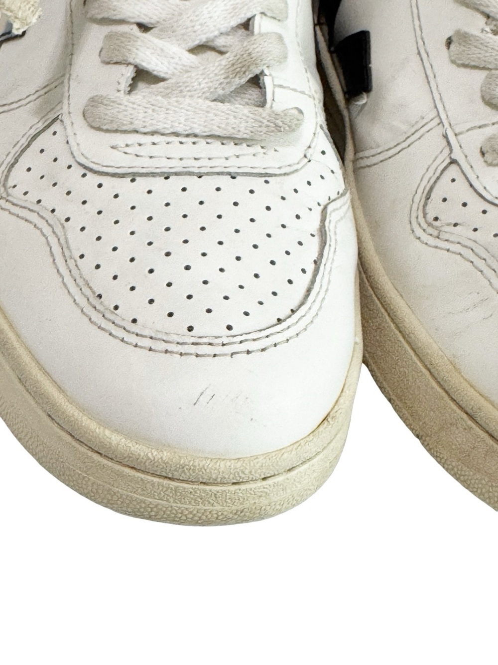 Veja V-10 Leather White Black Sneaker 7 - Picture 6 of 16